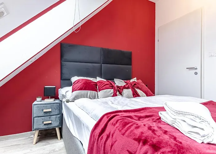 10-min Walk To Hauptbahnhof, Cozy Private With Ac, Tv & Wifi *
