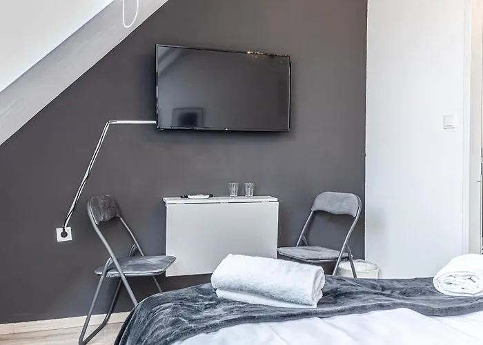 10-min Walk To Hauptbahnhof, Cozy Private With Ac, Tv & Wifi Apartman *