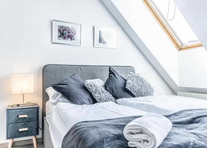 10-min Walk To Hauptbahnhof, Cozy Private With Ac, Tv & Wifi Apartman Bécs