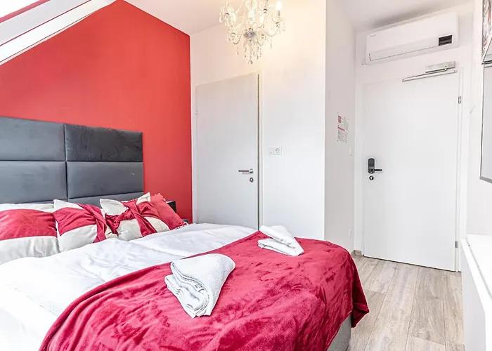 10-min Walk To Hauptbahnhof, Cozy Private With Ac, Tv & Wifi *