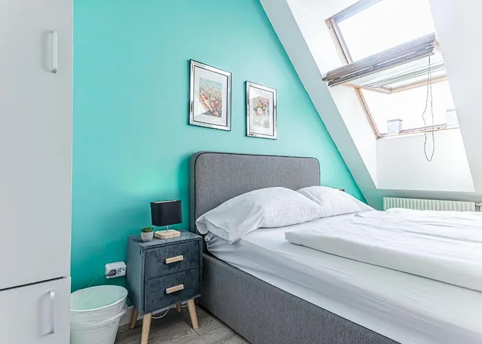 10-min Walk To Hauptbahnhof, Cozy Private With Ac, Tv & Wifi * Bécs