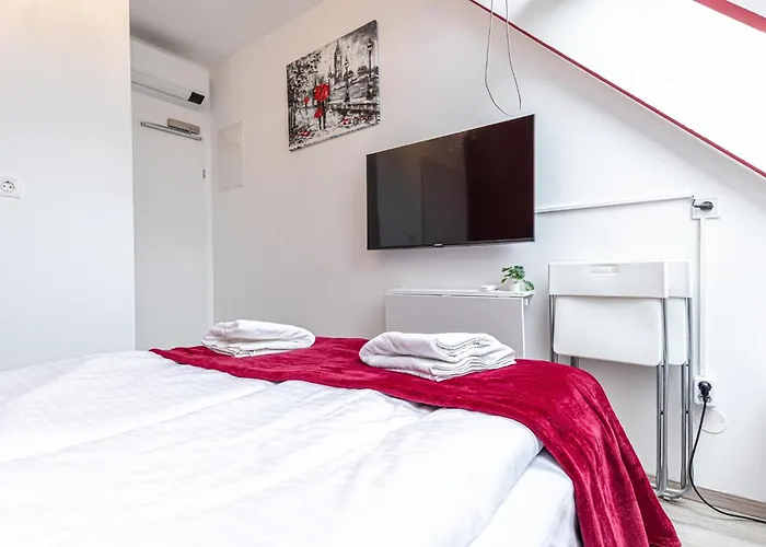 10-min Walk To Hauptbahnhof, Cozy Private With Ac, Tv & Wifi Apartman *