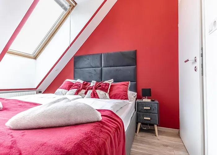 10-min Walk To Hauptbahnhof, Cozy Private With Ac, Tv & Wifi Bécs