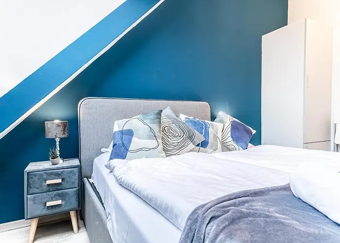 10-min Walk To Hauptbahnhof, Cozy Private With Ac, Tv & Wifi Bécs