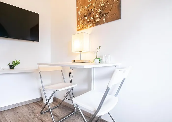 10-min Walk To Hauptbahnhof, Cozy Private With Ac, Tv & Wifi Apartman Bécs