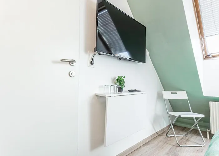 10-min Walk To Hauptbahnhof, Cozy Private With Ac, Tv & Wifi Apartman