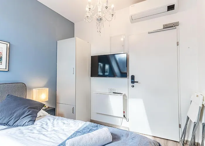 10-min Walk To Hauptbahnhof, Cozy Private With Ac, Tv & Wifi *