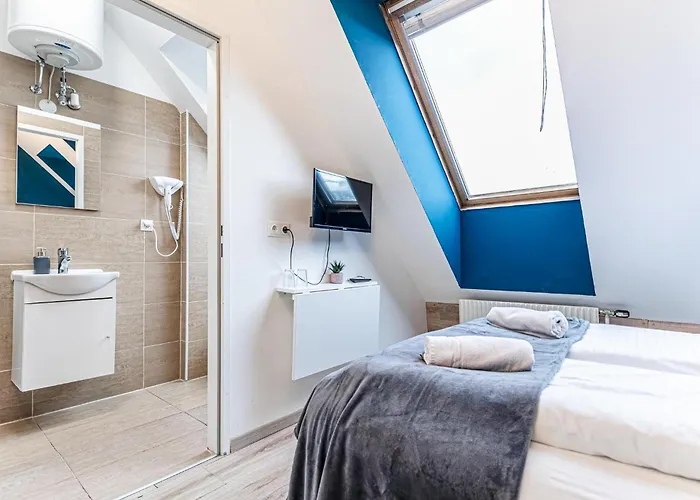 10-min Walk To Hauptbahnhof, Cozy Private With Ac, Tv & Wifi Bécs