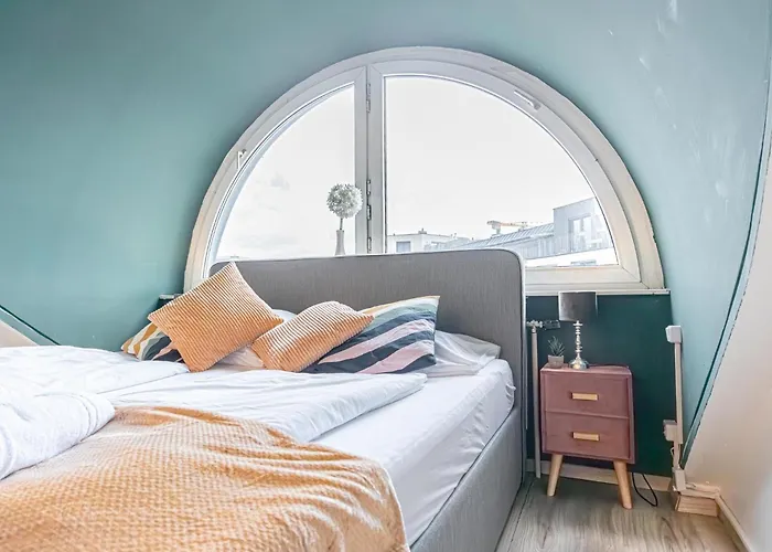 10-min Walk To Hauptbahnhof, Cozy Private With Ac, Tv & Wifi * Bécs
