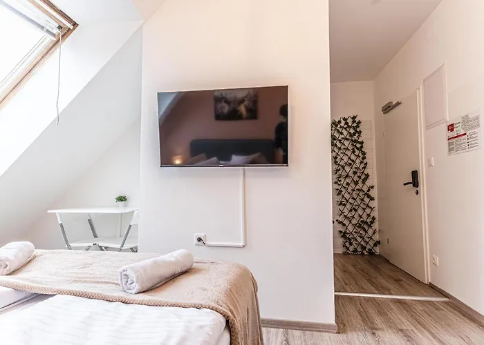 10-min Walk To Hauptbahnhof, Cozy Private With Ac, Tv & Wifi Apartman