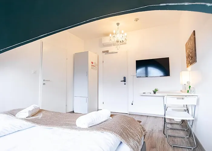 Apartman 10-min Walk To Hauptbahnhof, Cozy Private With Ac, Tv & Wifi Bécs