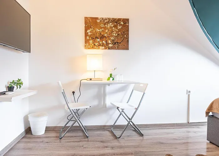 10-min Walk To Hauptbahnhof, Cozy Private With Ac, Tv & Wifi * Bécs
