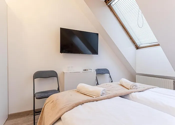 10-min Walk To Hauptbahnhof, Cozy Private With Ac, Tv & Wifi Apartman