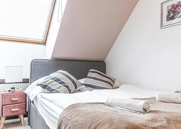10-min Walk To Hauptbahnhof, Cozy Private With Ac, Tv & Wifi Apartman Bécs