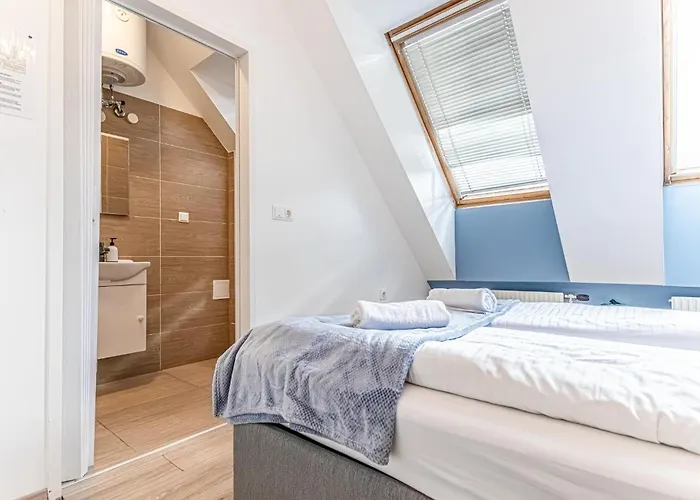 10-min Walk To Hauptbahnhof, Cozy Private With Ac, Tv & Wifi Bécs
